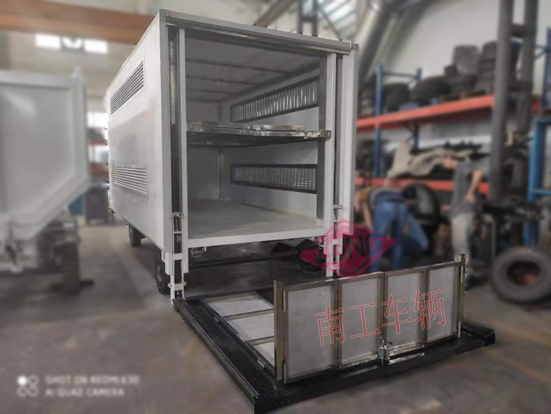 5吨厢式江南官方网站(中国)带垂直升降尾板工具拖车