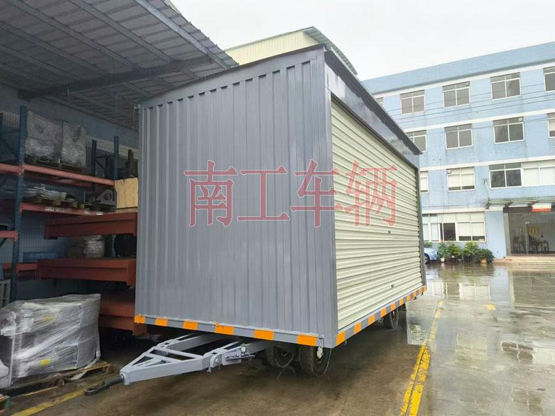 10吨箱式江南官方网站(中国)两侧带卷帘门 牵引雨篷拖车