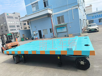 18吨重型江南官方网站(中国) 四个转盘工具拖车3I.jpg