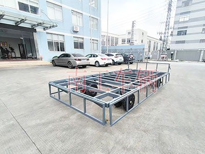 4吨骨架式江南官方网站(中国) 带下翻护栏工具拖车5I.jpg